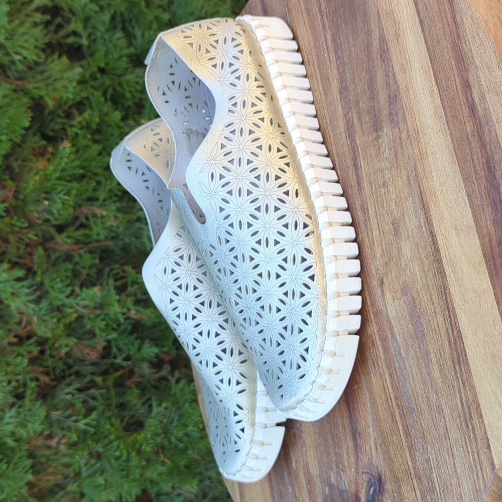 Ilse Jacobson Tulip Champagne Gold Perforated Sneaker sz 40